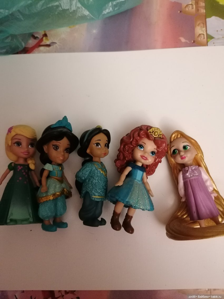 Брелки и маленькие куколки