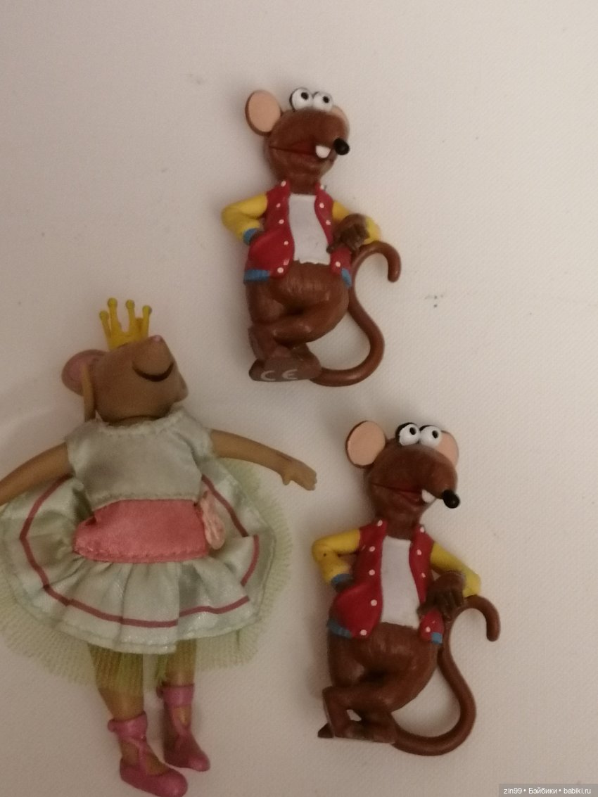 Брелки и маленькие куколки
