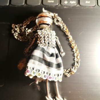 Куколки из проволоки, бусинок и многое другое