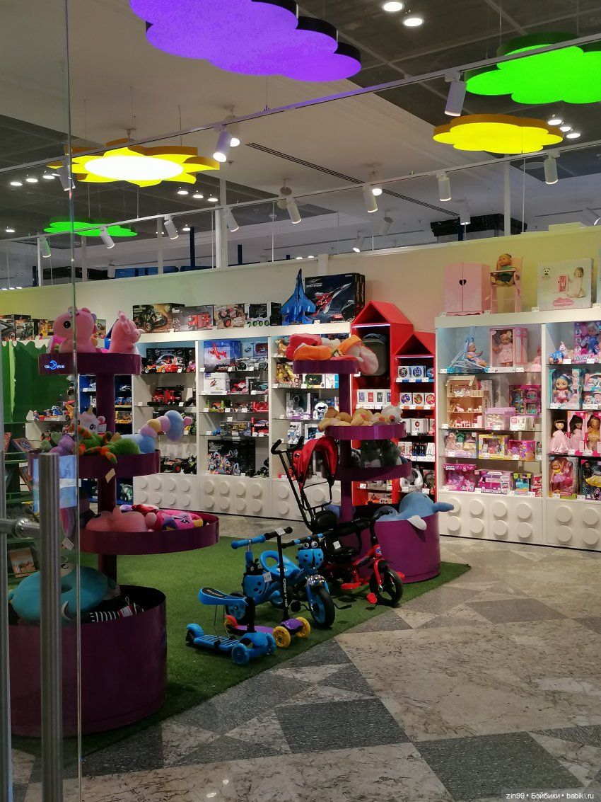 Продолжение прогулки в Детский магазин
