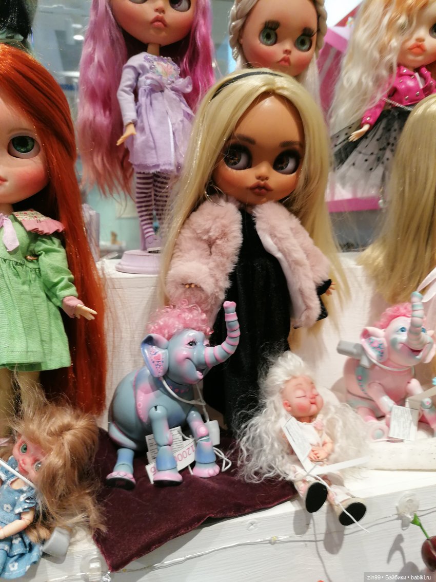 Продолжение прогулки в Детский магазин