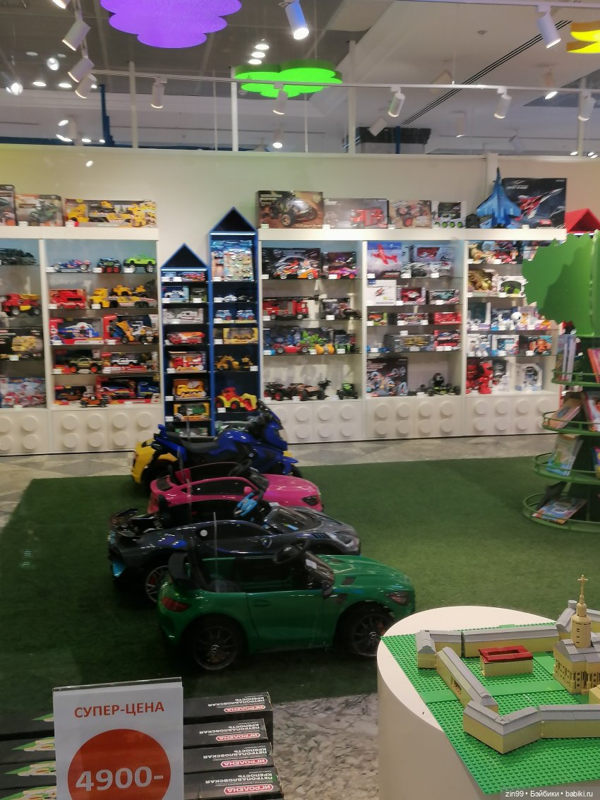 Продолжение прогулки в Детский магазин