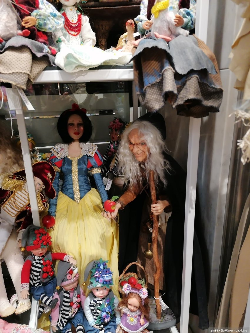 Продолжение прогулки в Детский магазин