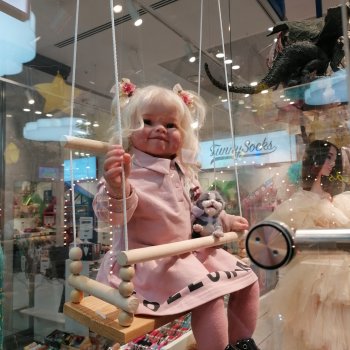 Продолжение прогулки в Детский магазин