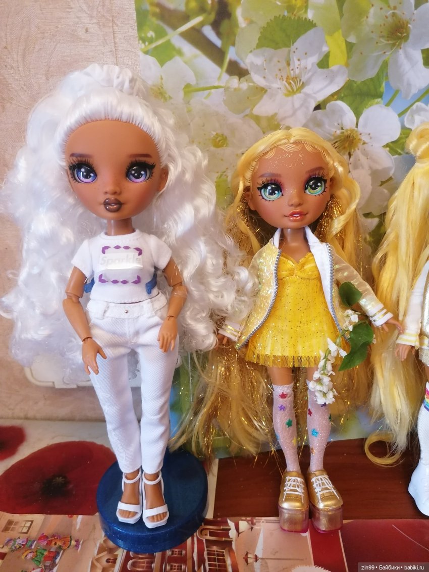 Цветет вишня, черемуха и куклы Rainbow High