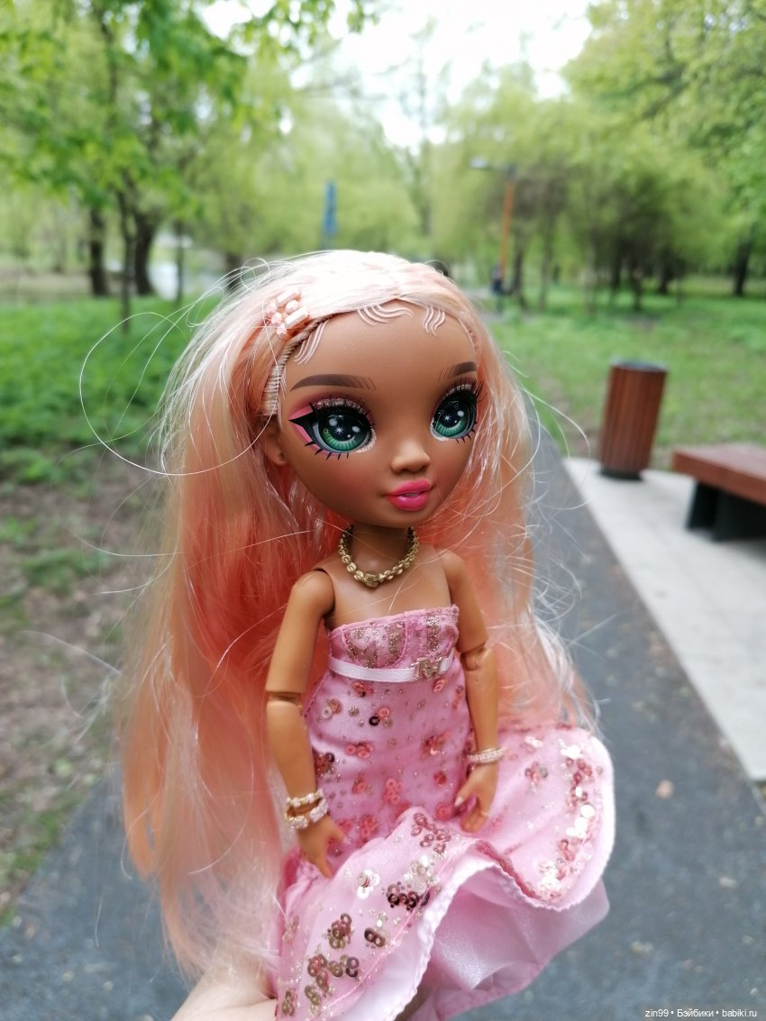 Сабрина в парке Кусково — Куклы Rainbow High (Рейнбоу Хай