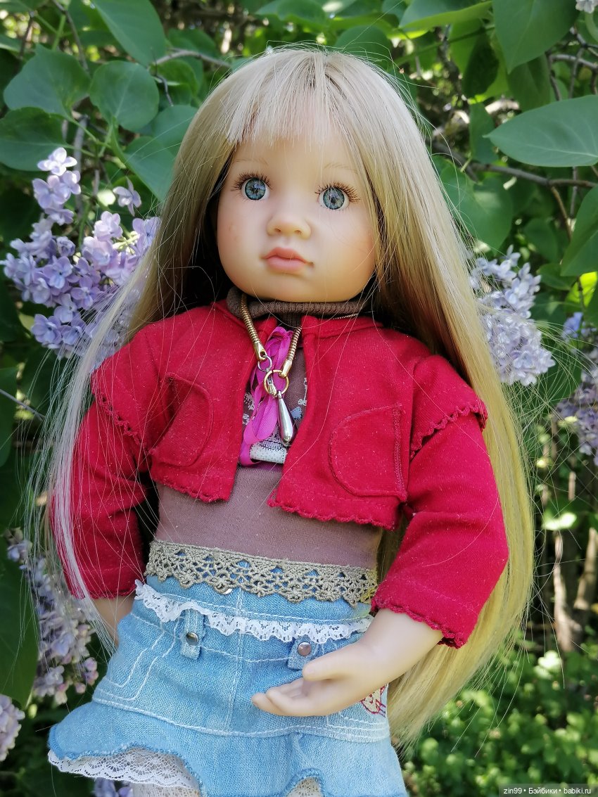 Сиреневый сад с куклой Луизой