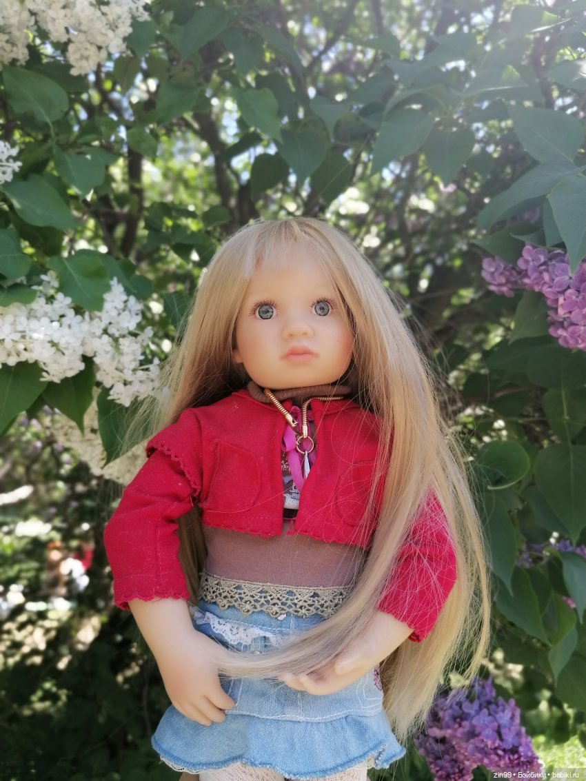 Сиреневый сад с куклой Луизой