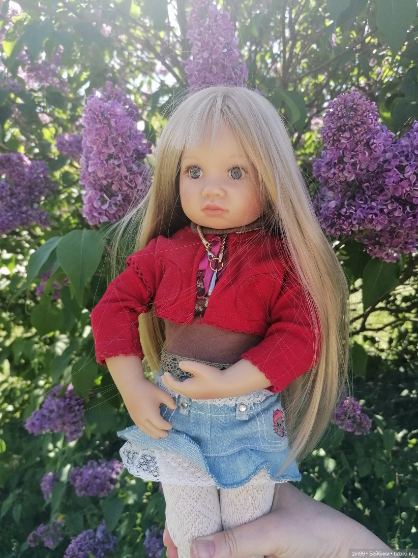 Сиреневый сад с куклой Луизой