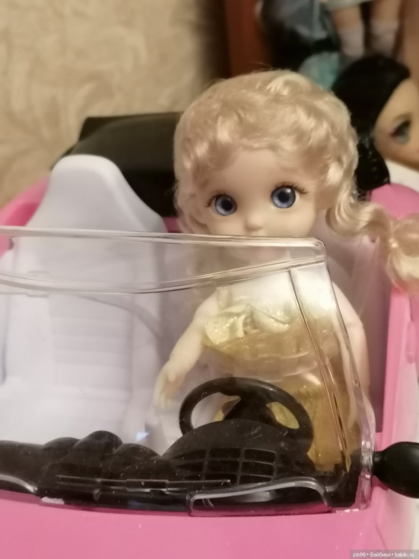 Розовая машинка для кукол