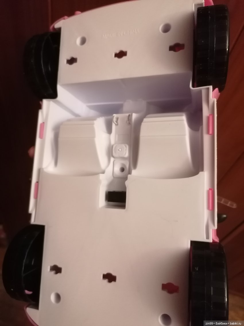 Розовая машинка для кукол