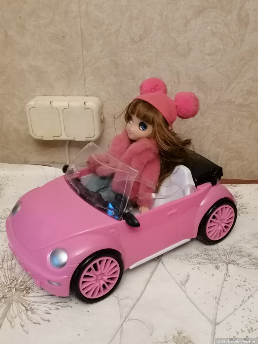 Розовая машинка для кукол