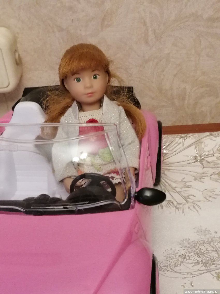 Розовая машинка для кукол