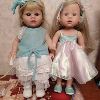 Разные девочки