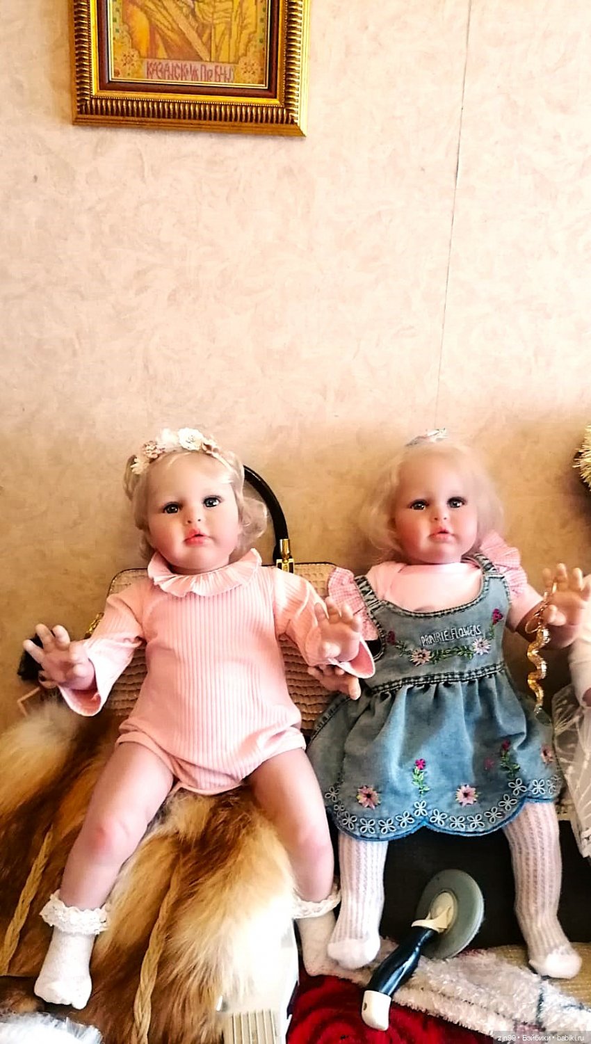 Две одинаковые, двойняшки