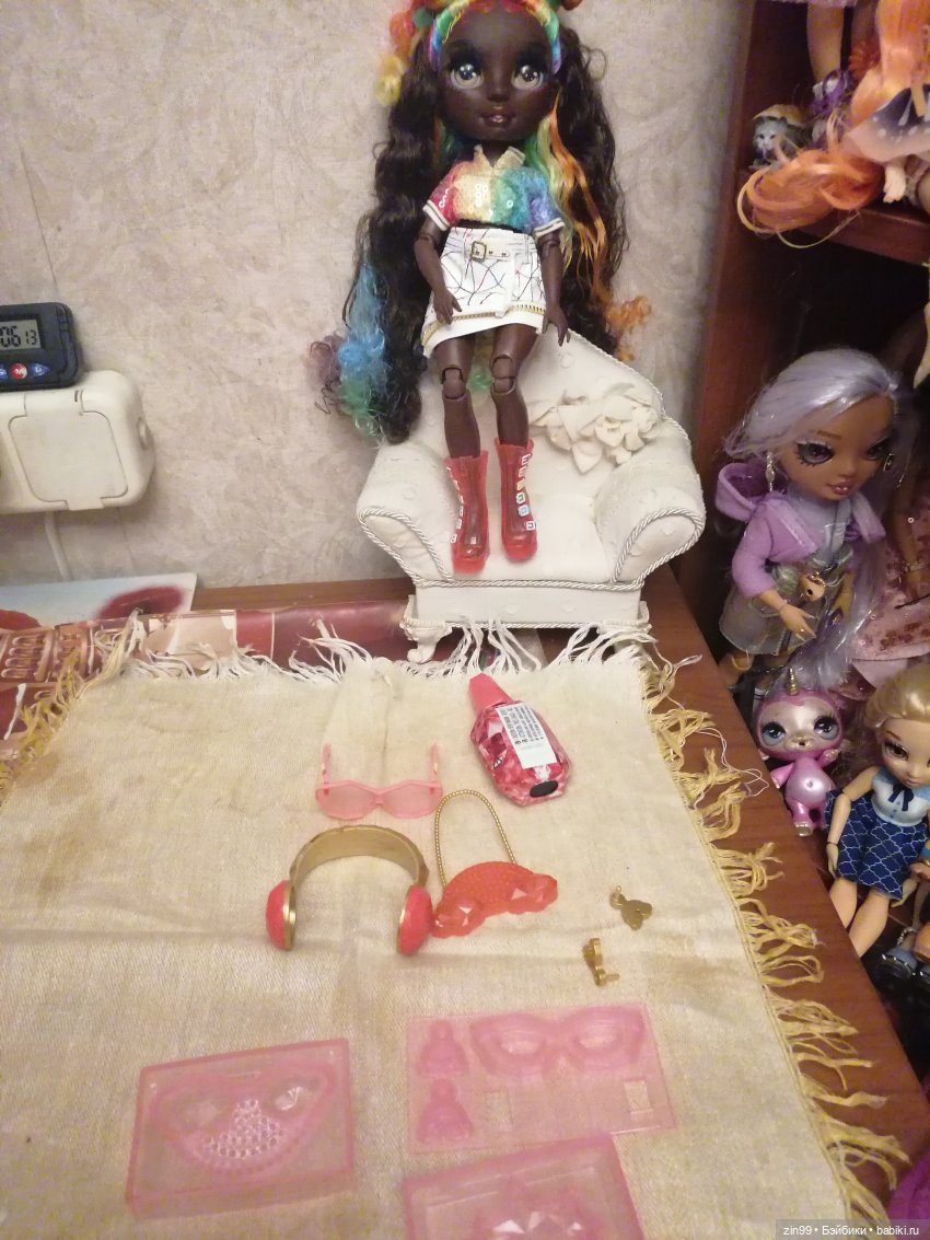 Кукла Rainbow High Creative Crystals Ирис-Iris Bow | Бэйбики Кукла Rainbow High Creative Crystals Ирис-Iris Bow (фото 8)