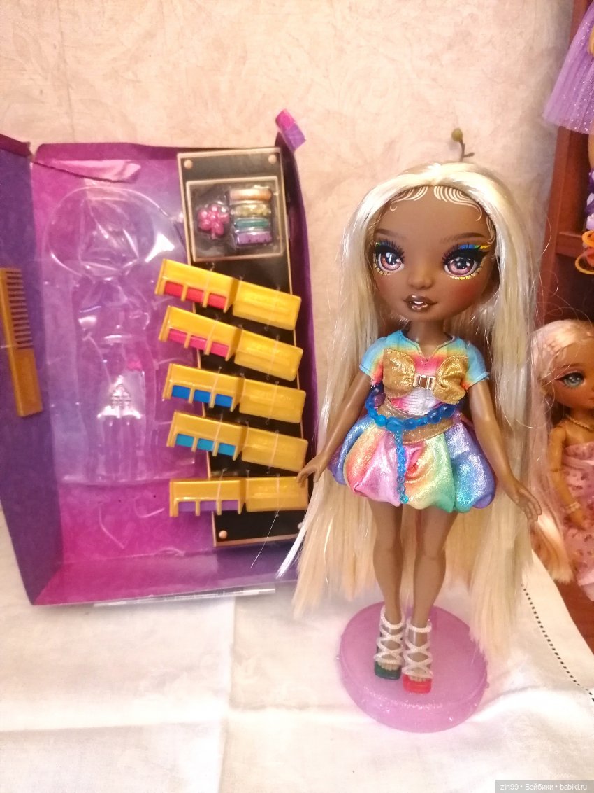Мелина Rainbow High распаковка (фото 10)