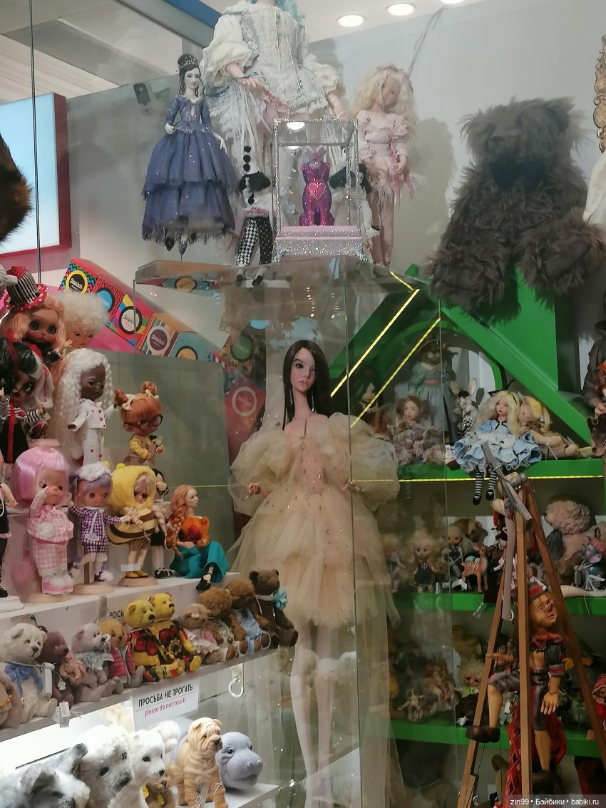 Прогулка в детский магазин в Москве