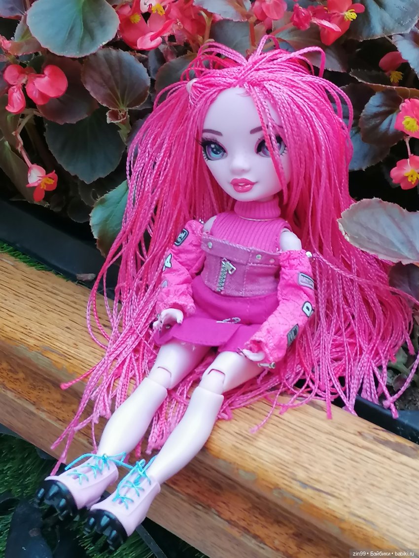 Кукла Shadow High Series 3 Pinkie