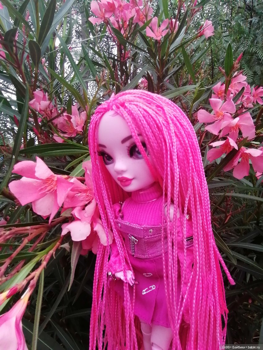 Кукла Shadow High Series 3 Pinkie