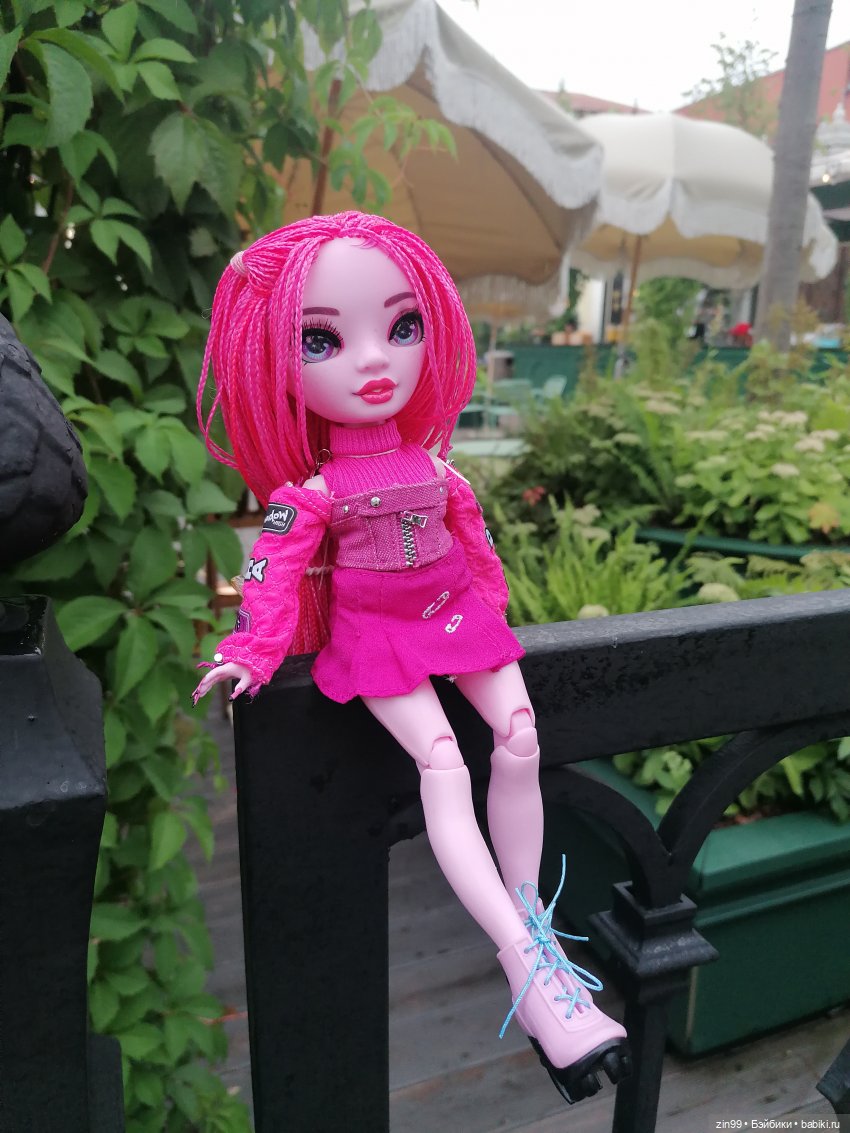 Кукла Shadow High Series 3 Pinkie