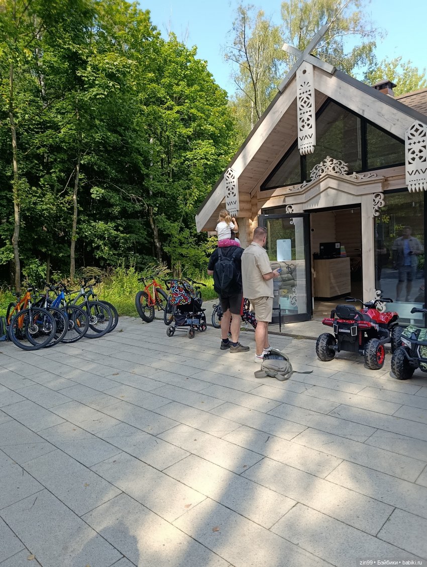 Обмен шапками в последний день лета