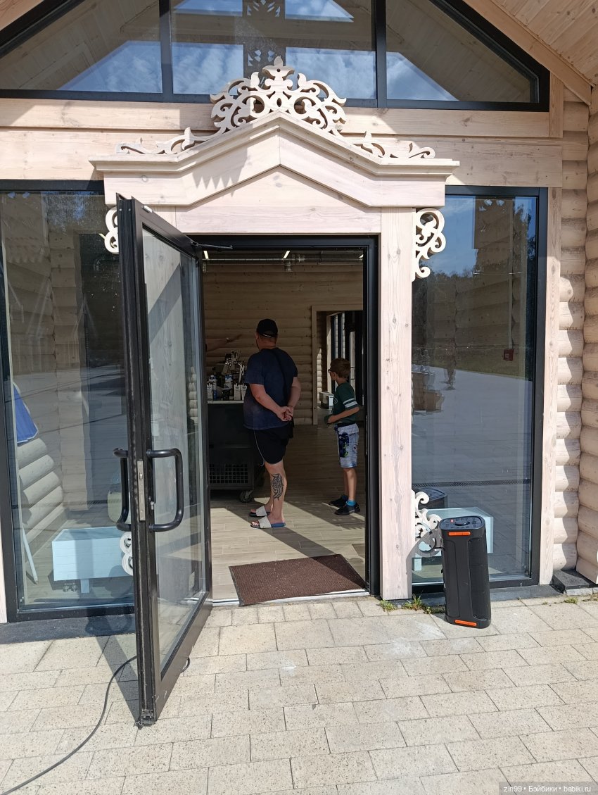 Обмен шапками в последний день лета