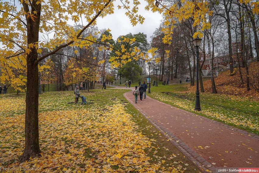 Московская осень и девочка