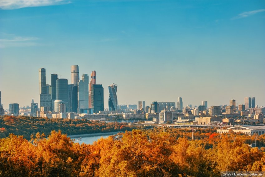 Московская осень и девочка