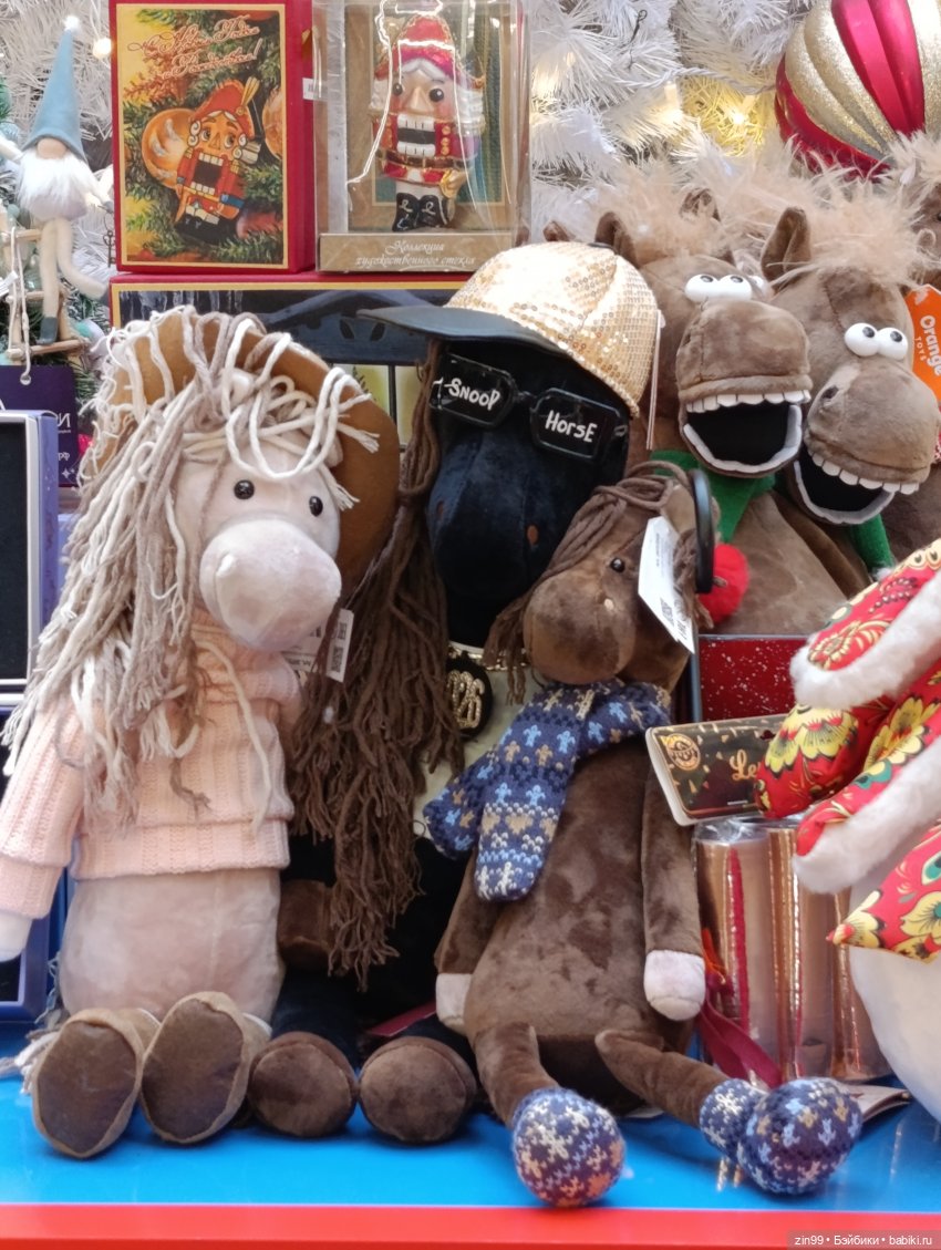 Новогодний ГУМ 2025 года — Игровые куклы разных производителей (Разное): редкие бренды