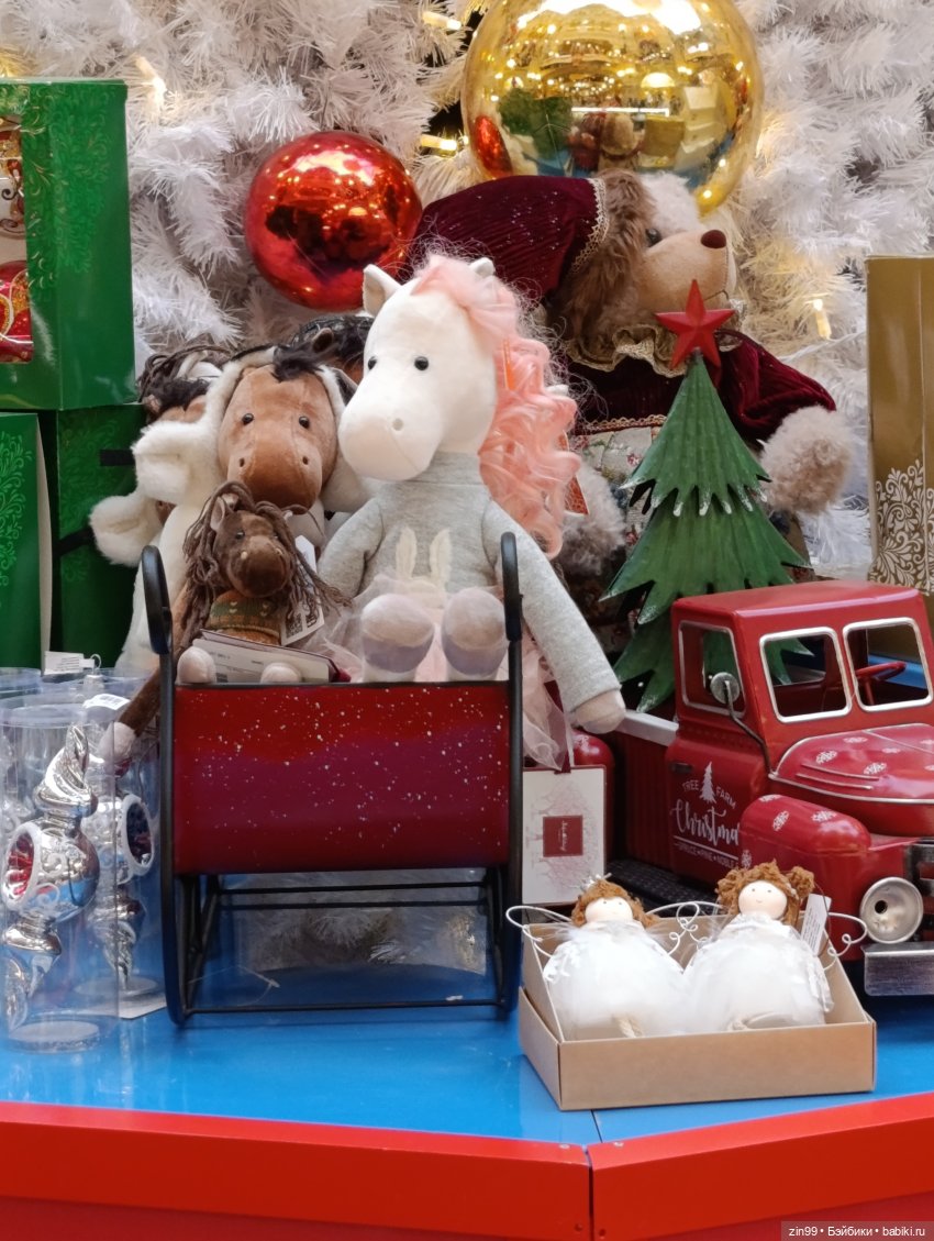 Новогодний ГУМ 2025 года — Игровые куклы разных производителей (Разное): редкие бренды