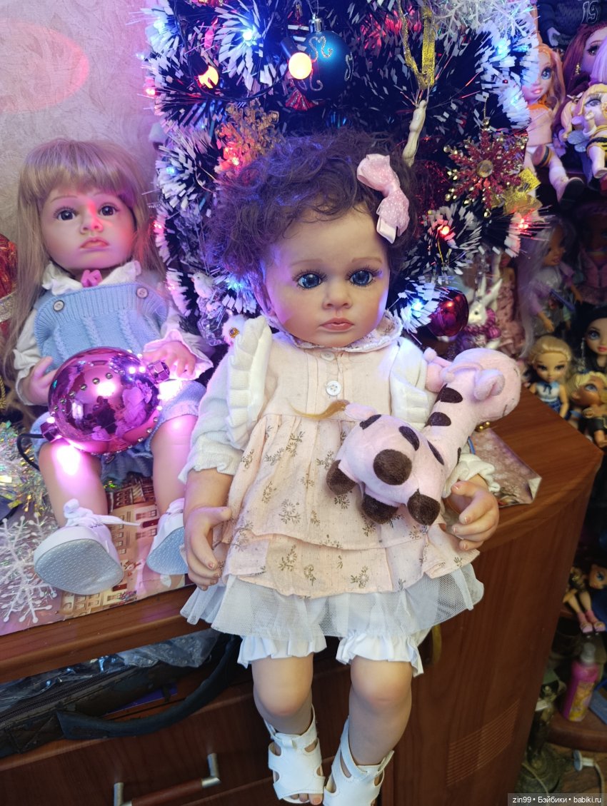 Две девочки, совершенно разные и чем то похожие