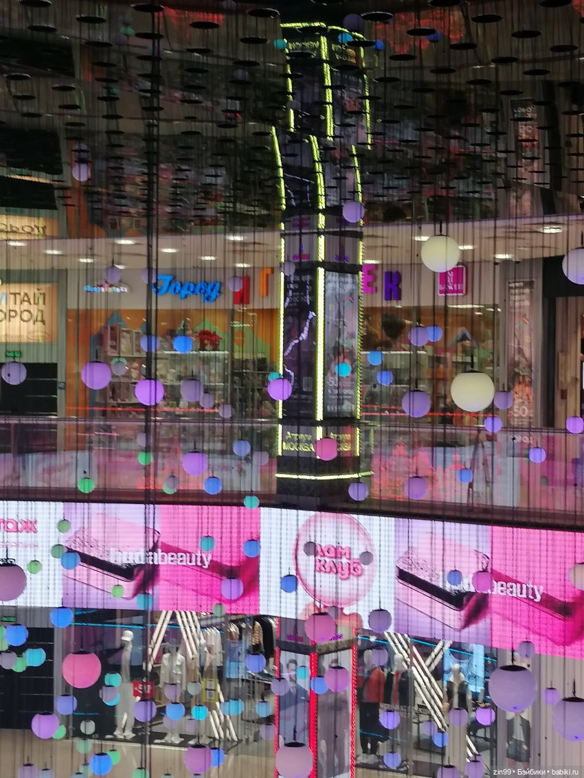 Прогулка в большой развлекательный центр Москвы | Бэйбики Прогулка в большой развлекательный центр Москвы (фото 3)
