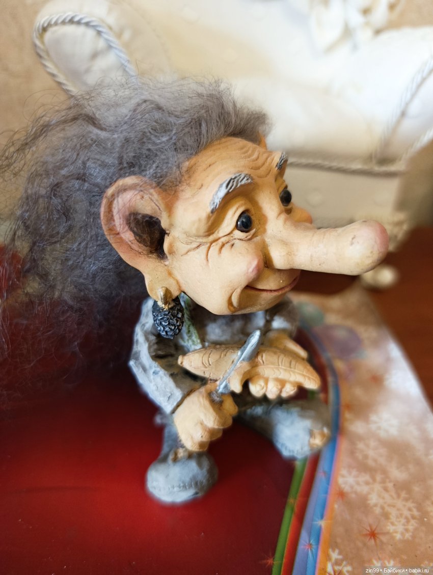 Разные фигурки- Тролли, зайчики и собачки и слон (фото 2)