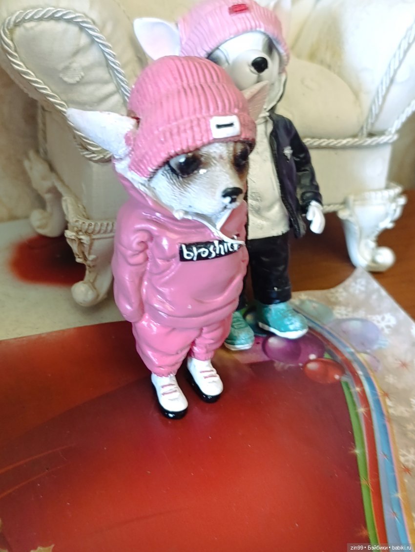 Разные фигурки- Тролли, зайчики и собачки и слон