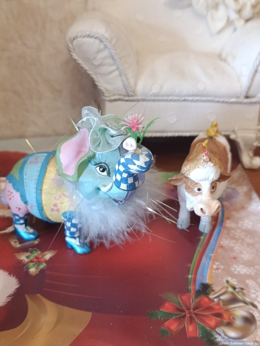 Разные фигурки- Тролли, зайчики и собачки и слон