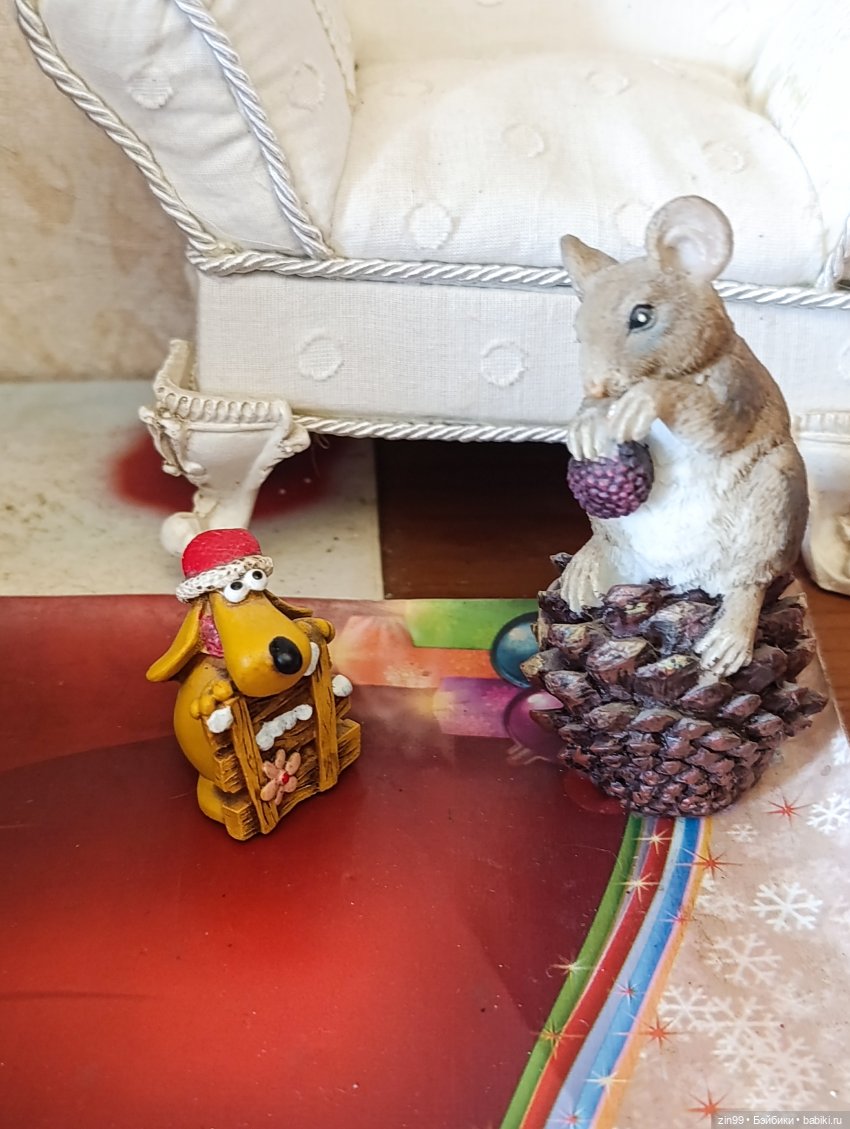 Разные фигурки- Тролли, зайчики и собачки и слон