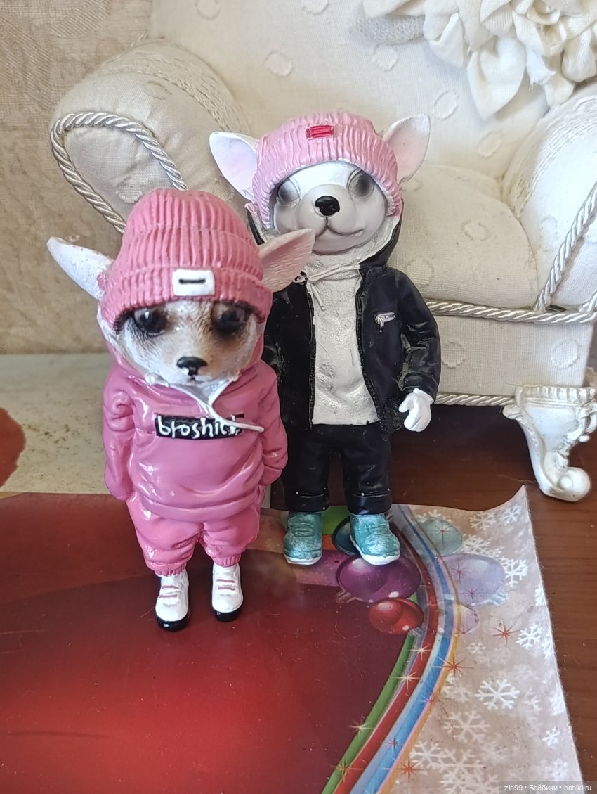 Разные фигурки- Тролли, зайчики и собачки и слон