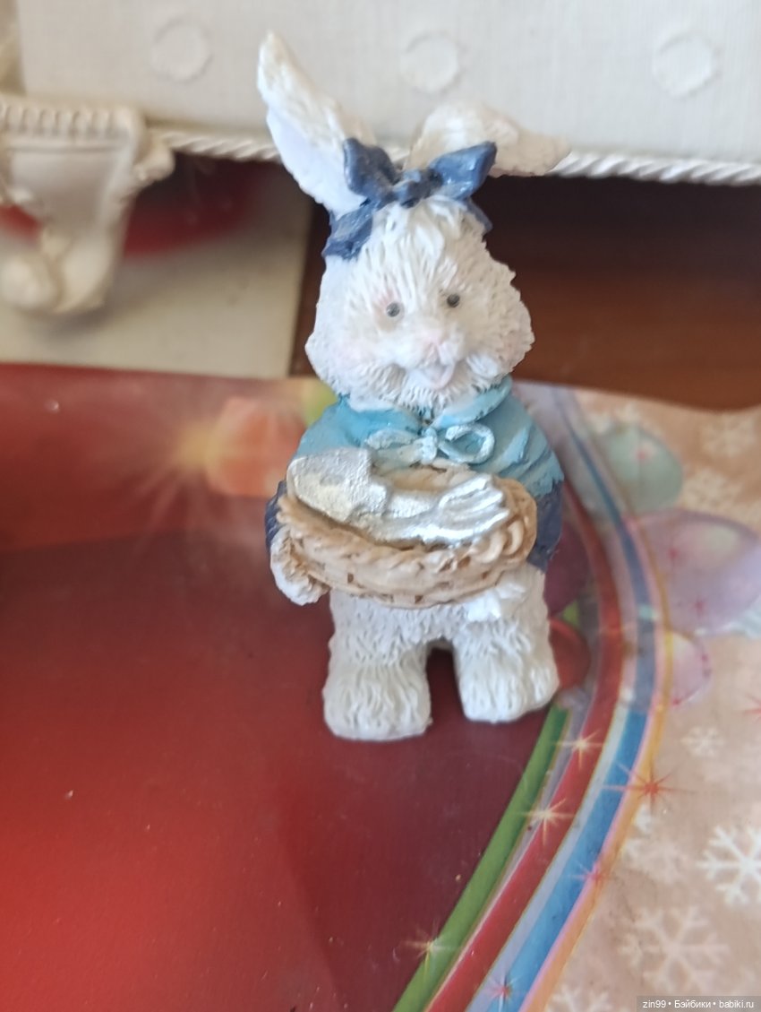 Разные фигурки- Тролли, зайчики и собачки и слон