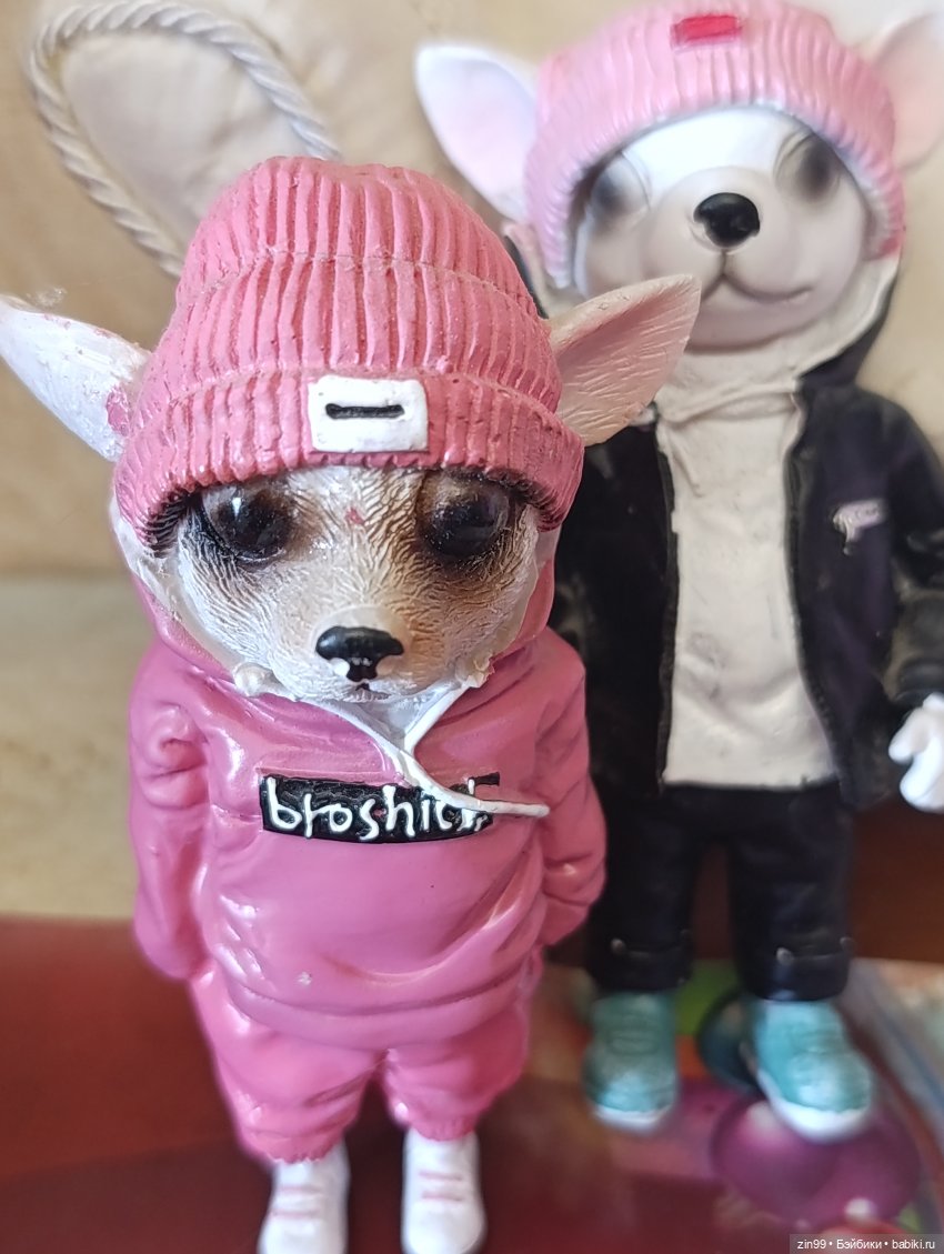 Разные фигурки- Тролли, зайчики и собачки и слон