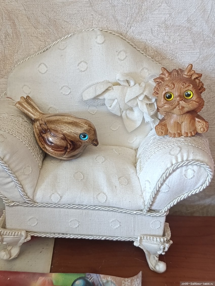 Разные фигурки- Тролли, зайчики и собачки и слон