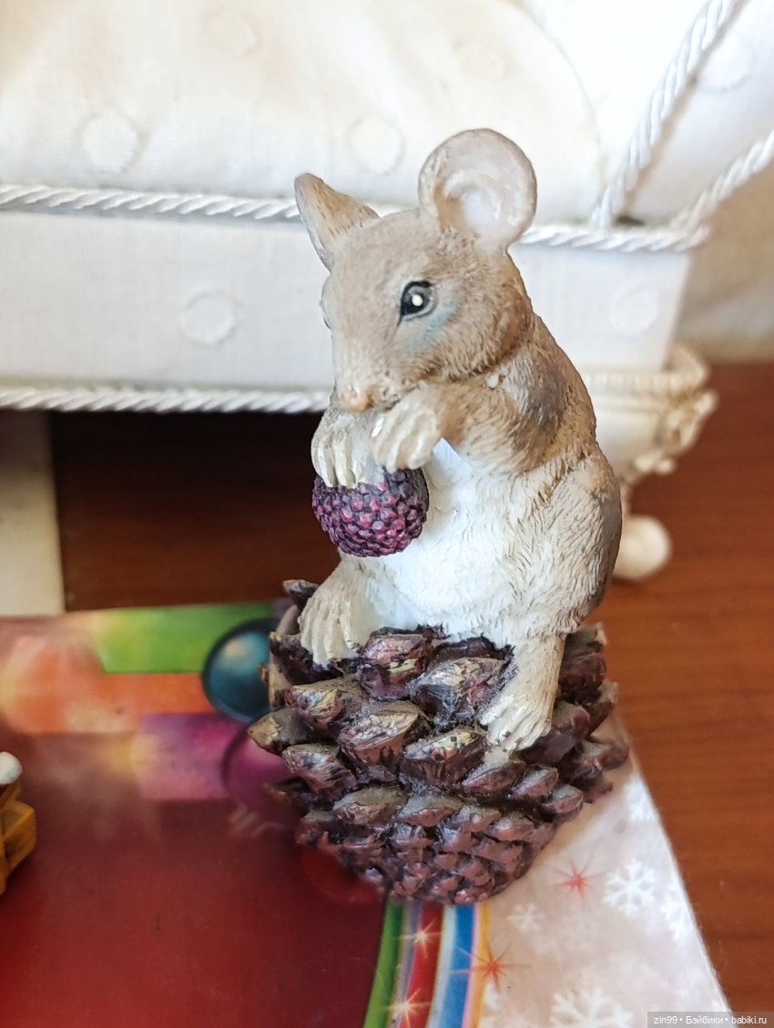 Разные фигурки- Тролли, зайчики и собачки и слон