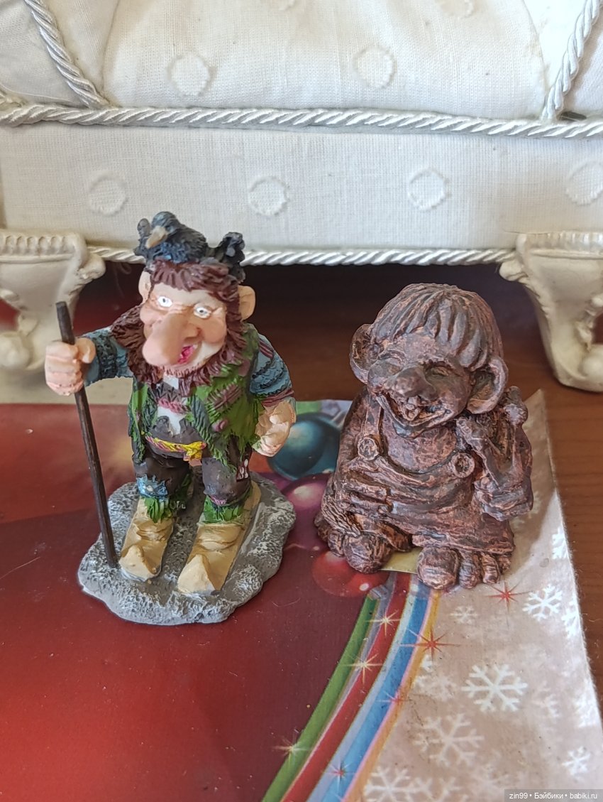 Разные фигурки- Тролли, зайчики и собачки и слон