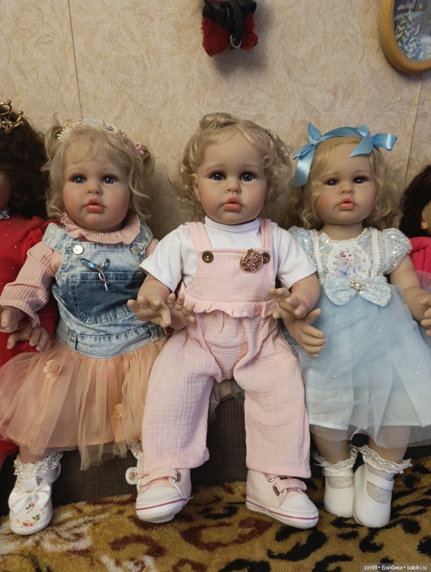 А три куклы лучше, чем две