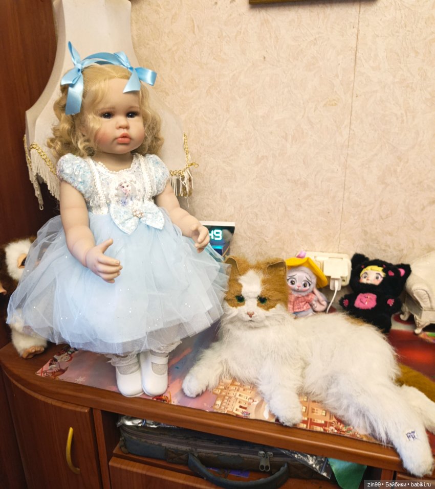 А три куклы лучше, чем две