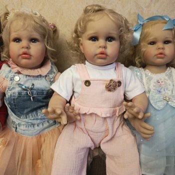 А три куклы лучше, чем две