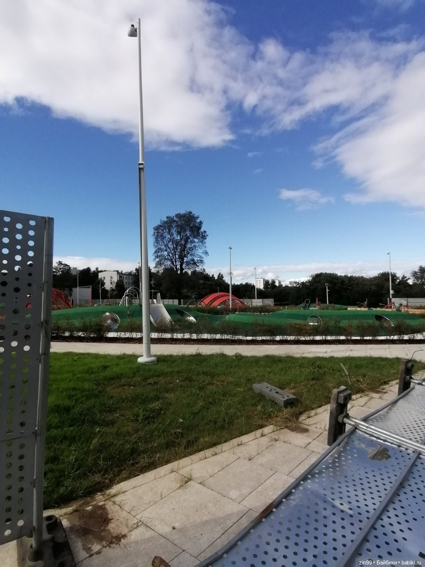 Тесса в Коломенском за медом