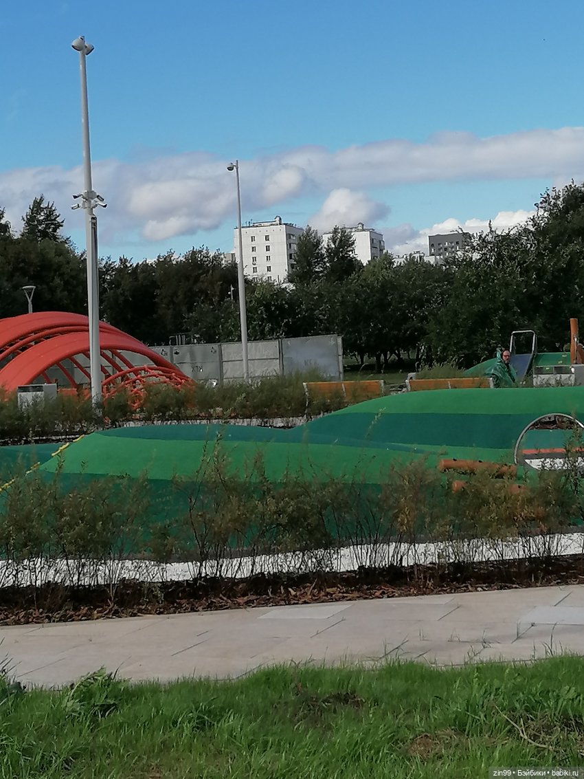 Тесса в Коломенском за медом