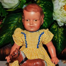 Небольшая,антикварная,редкая, немецкая куколка-крашенный пластик, с рельефной головой. 30 см.