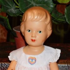 Стройная и благородная,редкая,рельефная, антикварная куколка 50-е годы.В отличном состоянии.